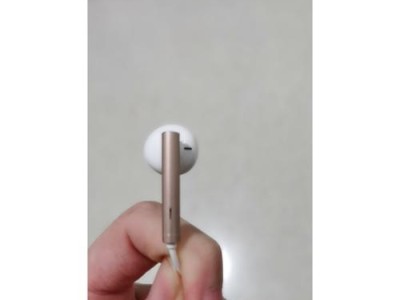 华为和荣耀耳机（华为荣耀耳机音质出众，舒适度与时尚并存）