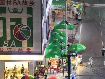 无人机餐厅（探索未来餐饮新潮流，加入无人机餐厅领航者）