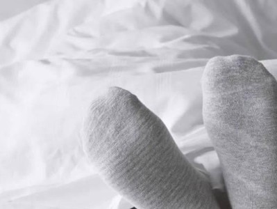 穿睡眠袜子，助你一夜安眠（探究睡觉时穿袜子的益处及其科学原理）