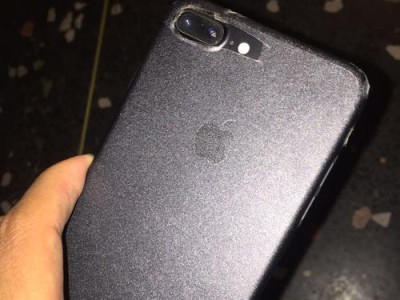 苹果手机玻璃后盖的优势和保护技巧（揭秘苹果手机玻璃后盖的特点与保养方法）